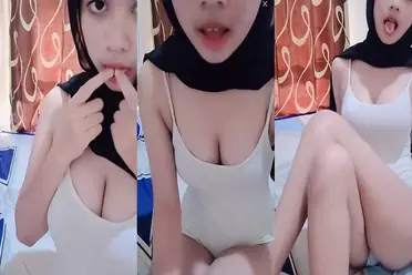 Ukhti Hijab Cantik Seksi Pamer Lekuk Body Montok